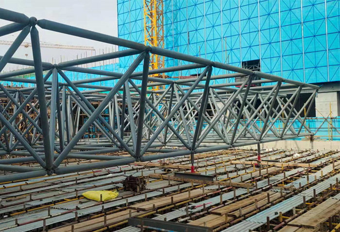 醴陵济南高铁东总部基地2号楼网架